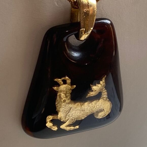 HELENA RUBINSTEIN Capricorn “The Goat” Lucite Zodiac Necklace - Picture 3 of 9